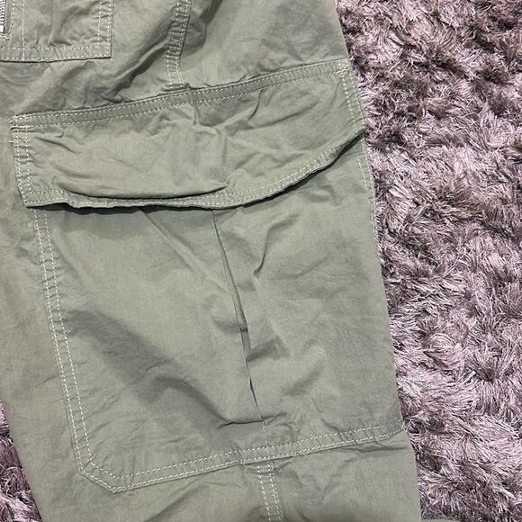 Forever 21 medium Zipper-Pocket Cargo Pants - Picture 4 of 6
